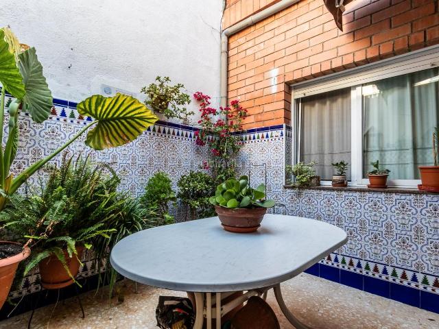 Casa en venta en Sabadell, Torre romeu. CASA DE 6 HABITACIONES, PATIO Y GARAJE. Casas.