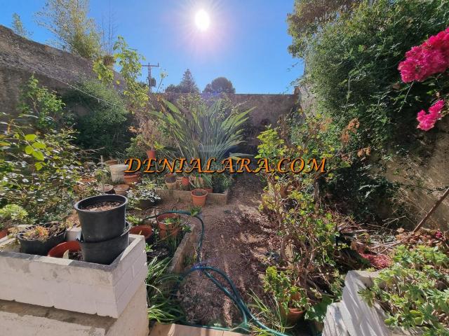 Casa en venta en Sagra. Casa de pueblo con jardin y terraza. Casas.