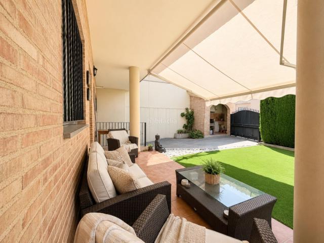 Casa en venta en Sagunt, Doctor Palos Alto Palancia. Chalet de 4 plantas con terraza envolvente, barbacoa, garaje y una distribución perfecta para vivir con amplitudHay viviendas que. Casas.