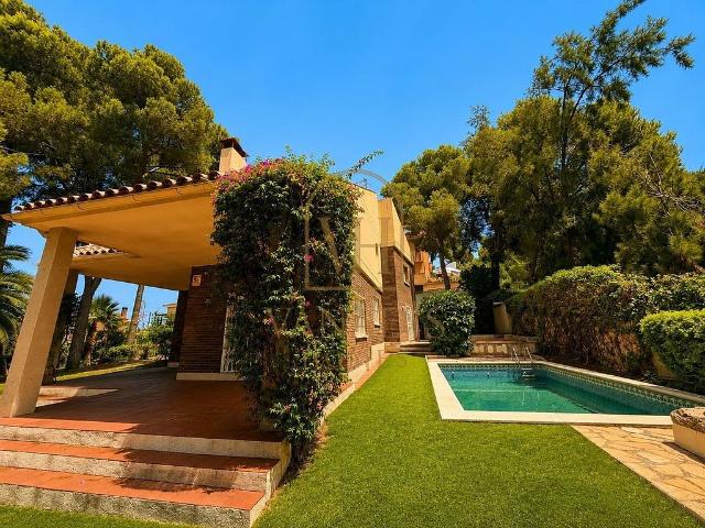 Casa en venta en Salou, de 356 m² 4 habitaciones por 630.000