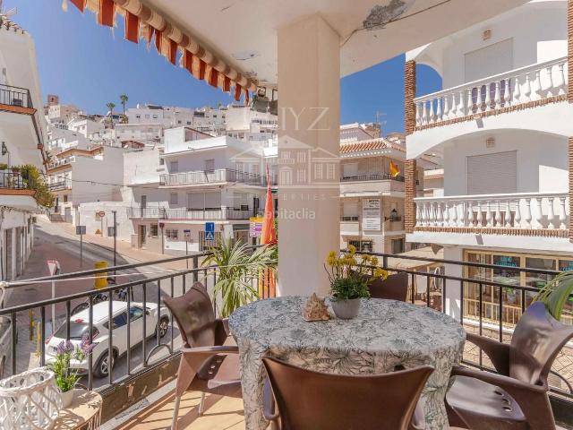 Casa en venta en Salobreña, Centro. Casa unifamiliar con local comercial en Salobreña 4 dormitorios, terraza y excelente ubicación. Casas.