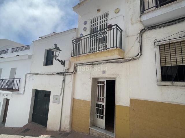 Casa en venta en Salobreña, Centro. Encantadora casa a la venta para reformar a tu gusto, con una distribución práctica y acogedora. En la planta baja, un amplio reci. Casas.