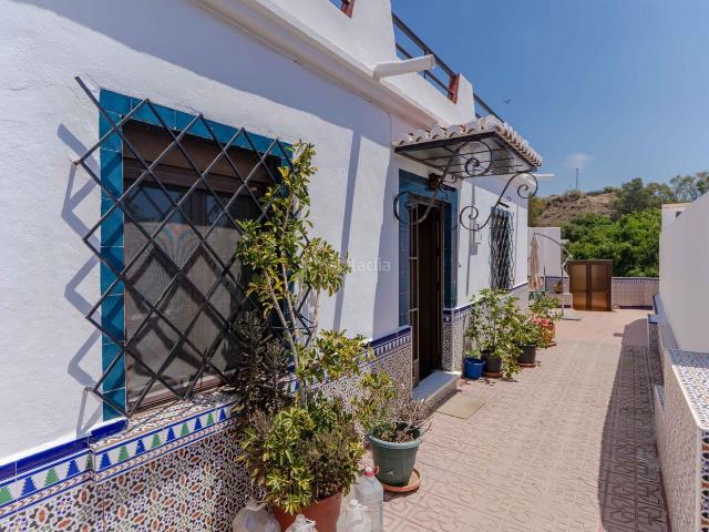 Casa en venta en Salobreña, La Caleta La Guardia. Casa en venta en La Caleta de Salobreña de 4 habitaciones, vistas al mar y potencial turístico, Granada. Casas.