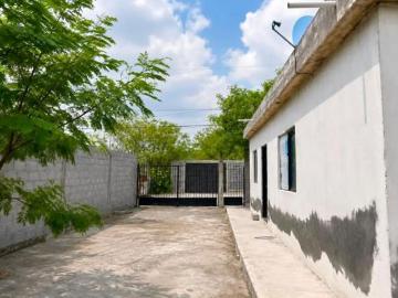 Casa en venta en Salinas Victoria, cerca de servicios clave