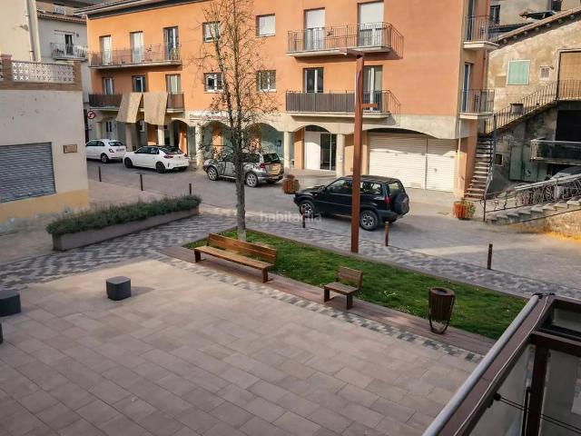 Casa en venta en Sallent. Casa de pueblo de tres plantas con garaje. Casas.