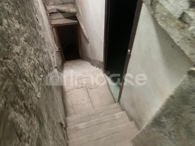 Casa en venta en Sallent. Casa para reformar con garaje en el centro de Sallent. Casas.