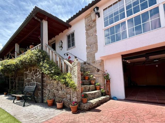 Casa en venta en San Amaro. ESPECTACULAR CASA DE PIEDRA CON PISCINA Y JARDIN EN SAN AMARO. Casas San.