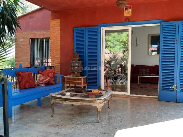 Casa en venta en San Antonio de Benagéber. Se vende acogedor chalet en San Antonio de Benageber, urbanización la conarda. Casas San Antonio de.