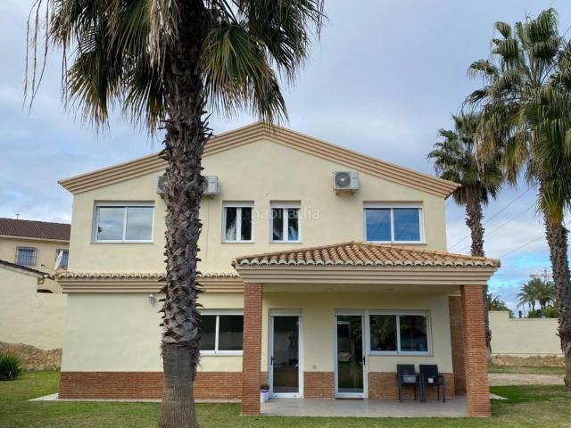 Casa en venta en San Antonio de Benagéber. CHALET LUMINOSO Y CON PISCINA EN SAN ANTONIO DE BENAGEBER. Casas San Antonio de.