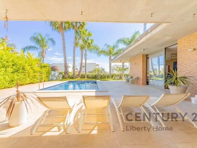 Casa en venta en San Antonio de Benagéber. Exclusiva villa familiar en Torre en Conill, junto a colegios internacionales y campo de golf. Casas San Antonio de.