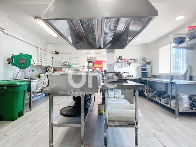 Casa en venta en San Antonio de Benagéber. Oportunidad única en San Antonio de Benagéber: Casa de pueblo con negocio en funcionamiento. Casas San Antonio de.