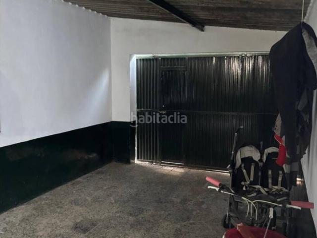 Casa en venta en San Bartolomé de la Torre. Casa en venta con 4 dormitorios, 2 baños, y 2 patios. Casas San Bartolomé de la.