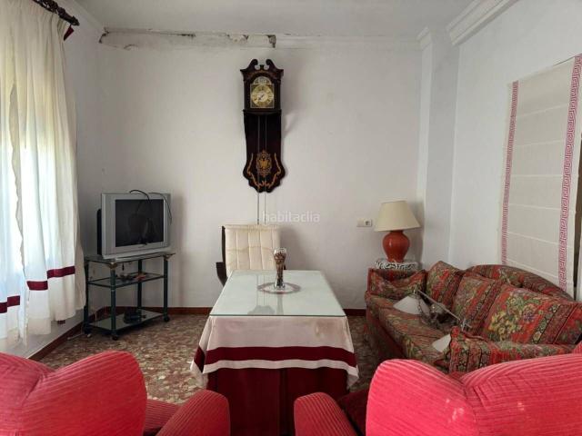 Casa en venta en San Bartolomé de la Torre. Venta de Vivienda 4 dormitorios y 1 baño con patio y trastero. Casas San Bartolomé de la.