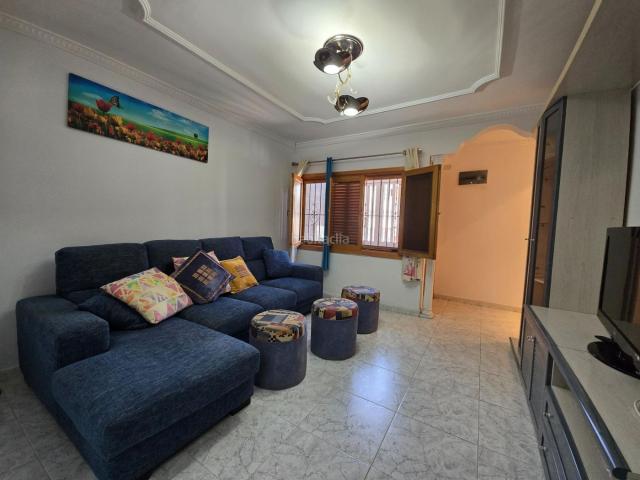 Casa en venta en San Bartolomé de Tirajana, San Fernando. Amplia casa adosada en el corazón de San Fernando. Casas San Bartolomé de.