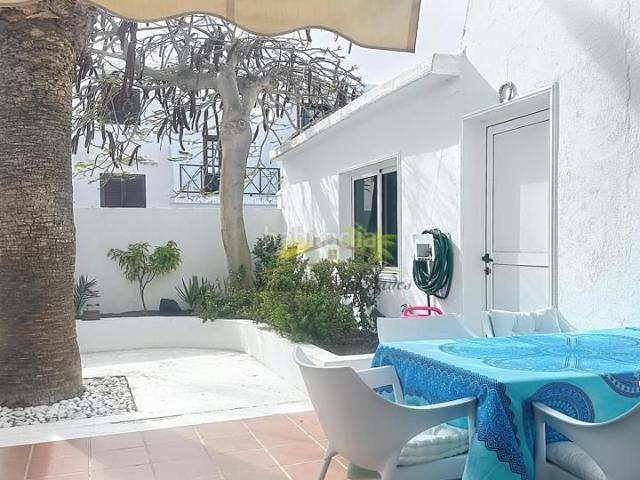 Casa en venta en San Bartolomé, Playa Honda. DUPLEX CON APARTAMENTO AL LADO DE LA CONCHA. Casas San.