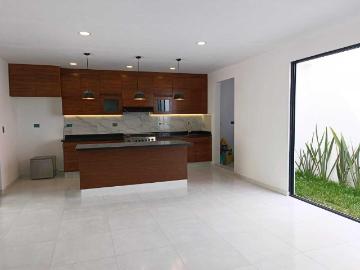 Casa en venta en San Bernardino Tlaxcalancingo, San Andrés Cholula, Puebla