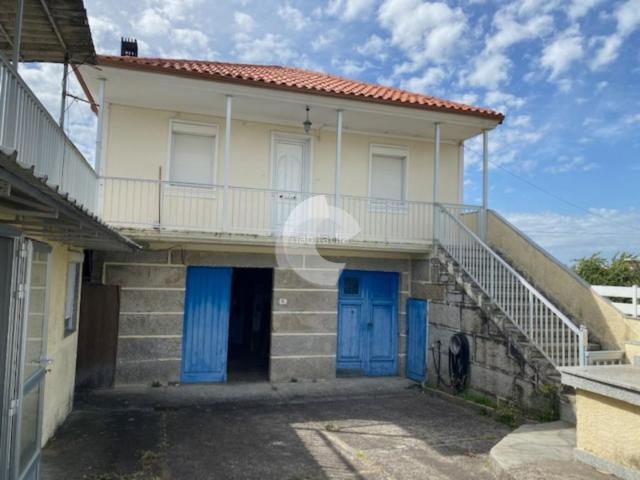 Casa en venta en San Cibrao das Viñas. Vivienda unifamilar independiente en San Cibrao das Viñas. Patio interior, pozo y cocina con salon independiente de la casa con un. Casas San Cibrao das.