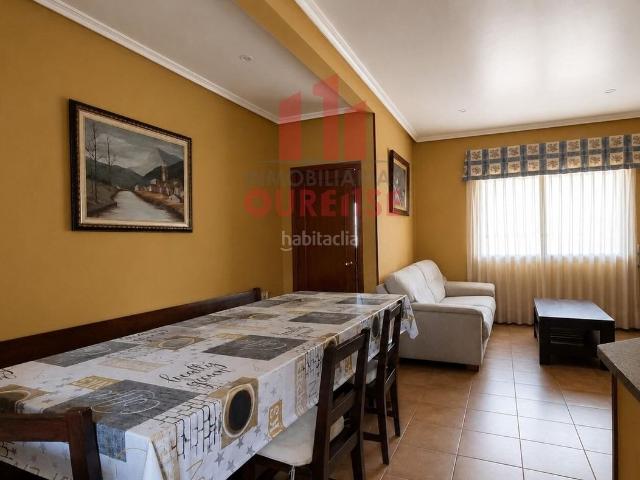 Casa en venta en San Cibrao das Viñas. CASA CON PISCINA Y PARCELA DE MÁS DE 1000 M2 AL LADO DEL POLÍGONO DE SAN CIBRAO DAS VIÑAS. Casas San Cibrao das.