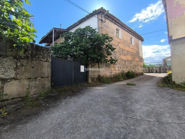 Casa en venta en San Cibrao das Viñas. CASA DE PIEDRA con terreno, junto al POLÍGONO EMPRESARIAL De San Cibrao Das Viñas. Casas San Cibrao das.
