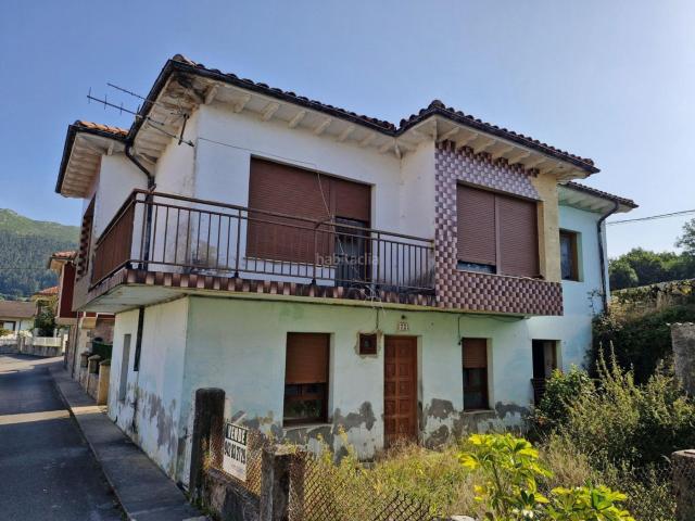 Casa en venta en San Felices de Buelna. Casa independiente con jardín en San Felices de Buelna Cantabria. Casas San Felices de.