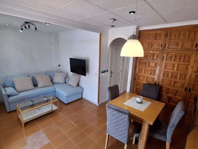 Casa en venta en San Fulgencio. Bungalow original fruto de la unión de dos casas en La Marina, San Fulgencio. Dispone de 1 dormitorio, 1 baño, preinstalación para. Casas San.