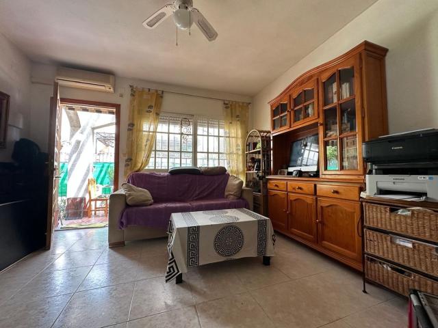 Casa en venta en San Fulgencio. Esta cuidada vivienda se encuentra en una atractiva urbanizaciÃn y destaca por su cÃmoda distribuciÃn en una sola planta. Todas la. Casas San.