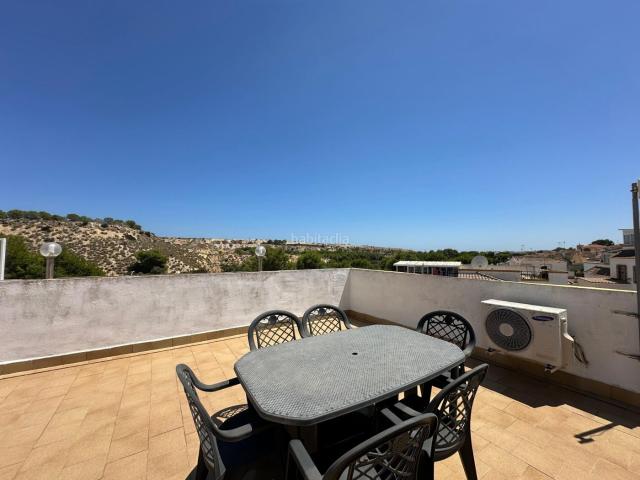 Casa en venta en San Fulgencio. Esta cuidada vivienda tipo Quad se encuentra en un magnÃfico estado de conservaciÃn y ofrece una excelente oportunidad para disfru. Casas San.