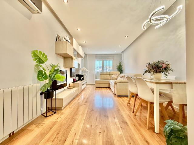 Casa en venta en San Javier, San Javier. Has visto el vídeo? Necesitas financiación 100?Vivienda tipo sobre pilares muy bien cuidada y reformada como nueva.Vivir junto al. Casas San.