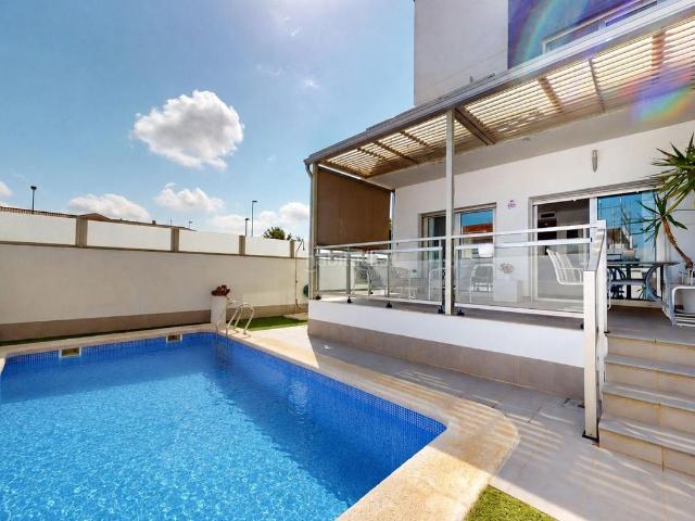 Casa en venta en San Javier, San Javier. MODERNA VIVIENDA CON PISCINA PRIVADA Y AMPLIO SÓTANO EN SENDA DEL RECUERDO SAN JAVIER. Casas San.