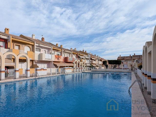 Casa en venta en San Javier, Santiago de La Ribera. Dúplex en Santiago de la Ribera con garaje, piscina y a poco más de 500 metros de la playa. Casas San.