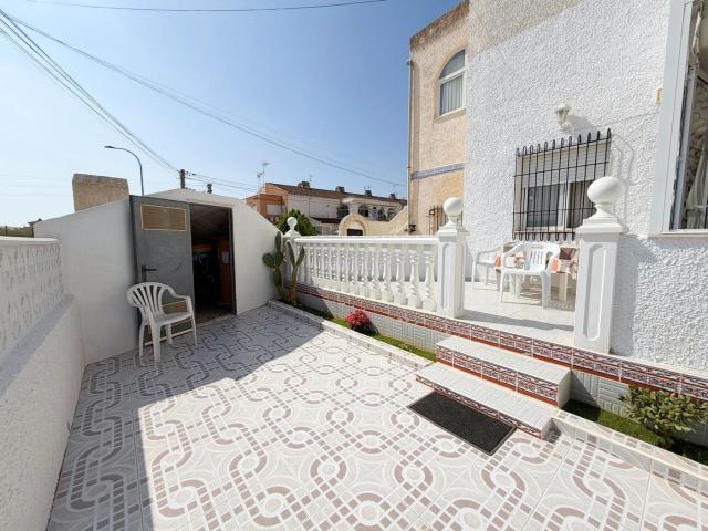 Casa en venta en San Javier, Santiago de La Ribera. Descubre esta encantadora vivienda en planta baja, ideal tanto como residencia habitual, segunda vivienda o inversión. Dispone de. Casas San.