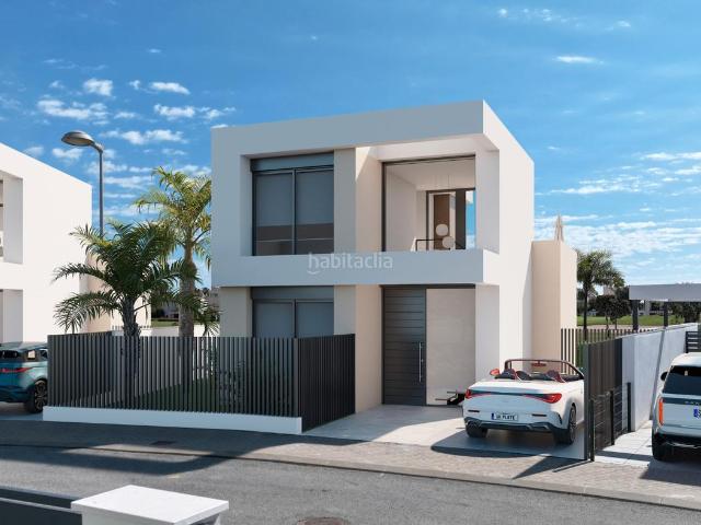 Casa en venta en San Javier, Roda. VILLA con PISCINA en RODA GOLFampnbspVIVIENDA Ref RR006ND140 m CONSTRUIDOS300 m PARCELA3 DORMITORIOS3 BANtildeOSPISCINA PRIVADAS. Casas San.