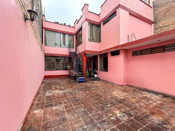 Casa en Venta en San Miguel Casa de 3 pisos, cerca a parque e incluye local comercial