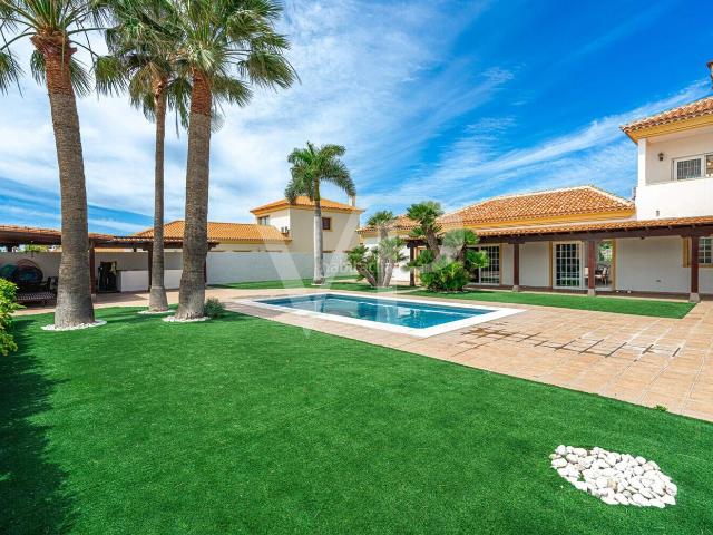 Casa en venta en San Miguel de Abona, Golf del Sur Amarilla Golf. Encantadora villa en Golf del Sur. Casas San Miguel de.