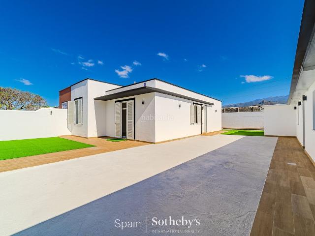 Casa en venta en San Miguel de Abona, Guargacho. Villa moderna en corazón residencial de Tenerife. Casas San Miguel de.