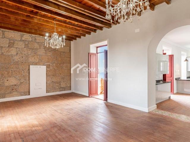 Casa en venta en San Miguel de Abona, San Miguel. Exclusiva casa histórica reformada en el corazón de San Miguel de Abona Auténtico carácter canario con infinitas posibilidades nb. Casas San Miguel.
