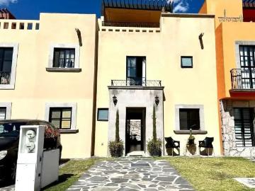 Casa en venta en San Miguel de Allende con cocina integral y sistema de seguridad