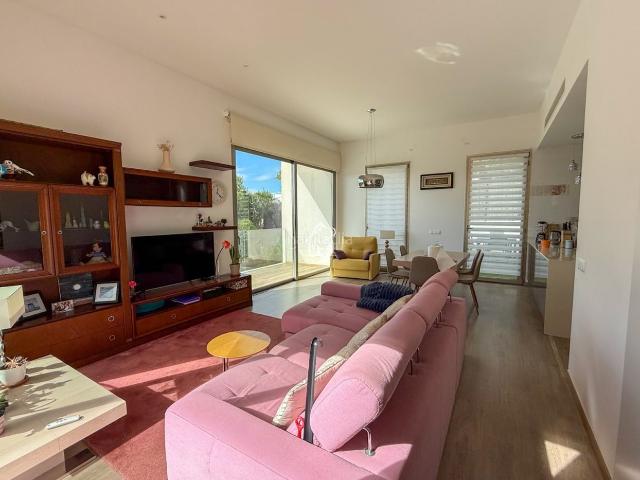 Casa en venta en San Miguel de Salinas. Ubicada en el exclusivo entorno de Las Colinas Golf, esta magnífica villa ofrece un equilibrio perfecto entre amplitud, comodidad. Casas San Miguel de.