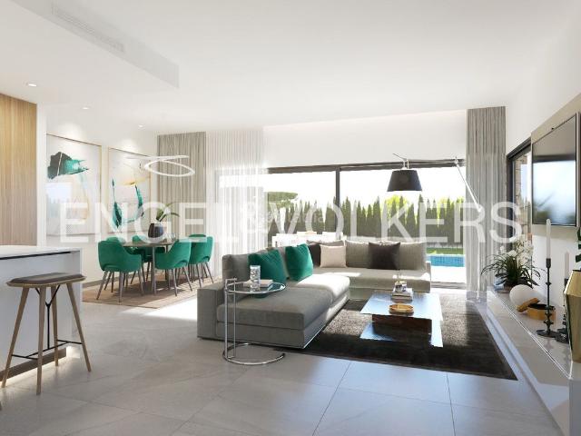 Casa en venta en San Miguel de Salinas. Villas de lujo de obra nueva con vistas espectaculares en San Miguel de Salinas. Casas San Miguel de.