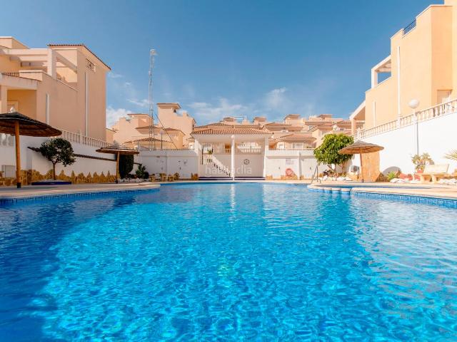 Casa en venta en San Miguel de Salinas. Villas de nueva construcción ubicados en San Miguel de Salinas, una promoción rodeada de zonas verdes y de ocio. Muy próxima a cam. Casas San Miguel de.