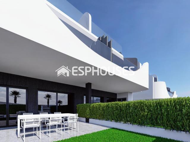 Casa en venta en San Miguel de Salinas. Adosado de obra nueva en planta baja en San Miguel de Salinas. Casas San Miguel de.