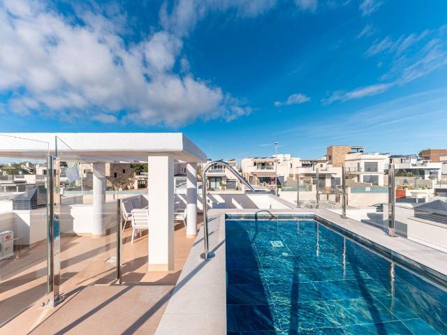 Casa en venta en San Miguel de Salinas. Exclusiva Vivienda para entrar a vivir con Piscina Privada, Solárium y 163 m2 Construidos. Casas San Miguel de.
