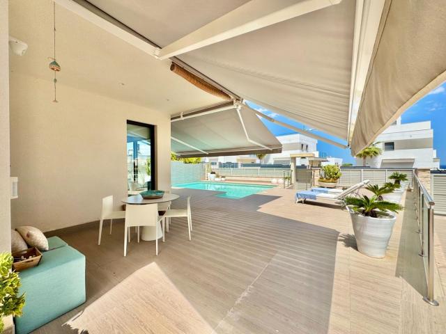 Casa en venta en San Miguel de Salinas. Casas San Miguel de.