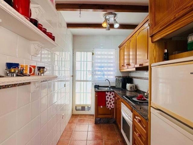 Casa en venta en San Miguel de Salinas. Situada en un amplio terreno de 175 m, esta atractiva villa independiente ofrece privacidad, sol durante todo el día y fantásticas. Casas San Miguel de.