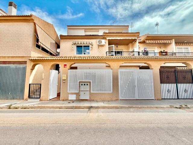 Casa en venta en San Pedro del Pinatar, Lo Pagán. Has visto el video? Necesitas el 100?Casa amplia y luminosa en excelente ubicación, a pocos minutos de la playa y del centro. Disp. Casas San Pedro.