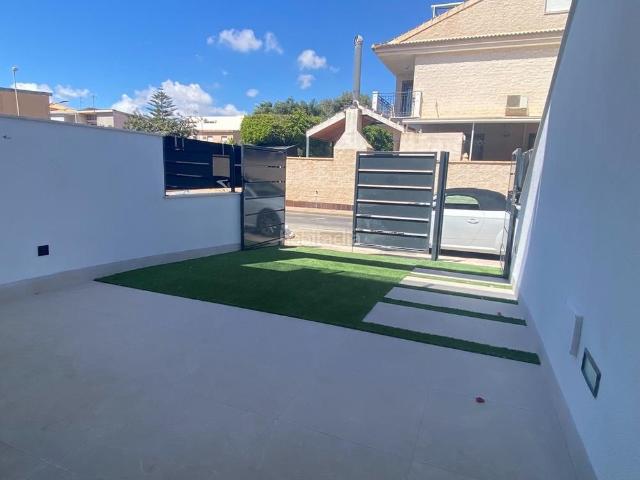 Casa en venta en San Pedro del Pinatar, Los Cuarteros. Bungalows de nueva construccioacuten en Lo Pagaacuten Vida Moderna Cerca de la PlayaUbicacioacuten privilegiada en Lo Pagaacuten. Casas San.