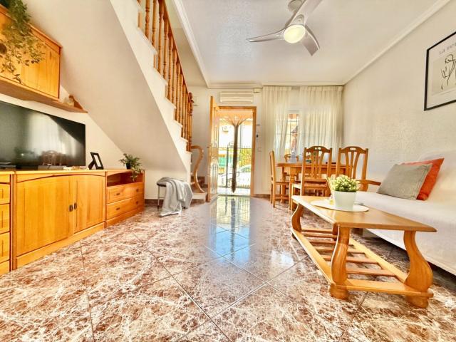 Casa en venta en San Pedro del Pinatar, Los Cuarteros. Has visto el vídeo? Necesitas el 100?Vivienda de 3 dormitorios en la zona de las salinas y junto al hotel Lodomar y el Mar Menor.B. Casas San.