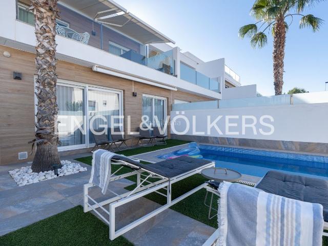Casa en venta en San Pedro del Pinatar, Los Peñascos El Salero Los Imbernones. Chalet moderno llave en mano con piscina privada en San Pedro del Pinatar. Casas San Pedro del.