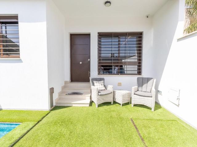 Casa en venta en San Pedro del Pinatar, San Pedro del Pinatar. DUPLEX ADOSADO CON PISCINA y SOLARIUM CON JACUZZI. Casas San Pedro del.