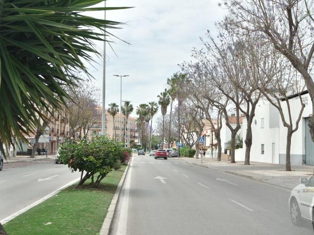 Casa en venta en Sanlúcar de Barrameda, V Centenario Piletas Capuchinos. VIVIENDA DE UNA SOLA PLANTA A 150 METROS DE LA PLAYA Y APARTAMENTOS PARA RENTABILIZARLOS. Casas Sanlúcar de.